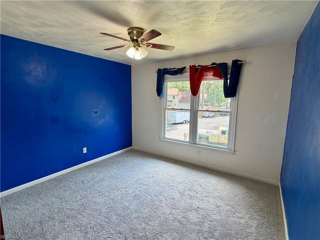 5 Sunset Ct, Portsmouth, VA 23703