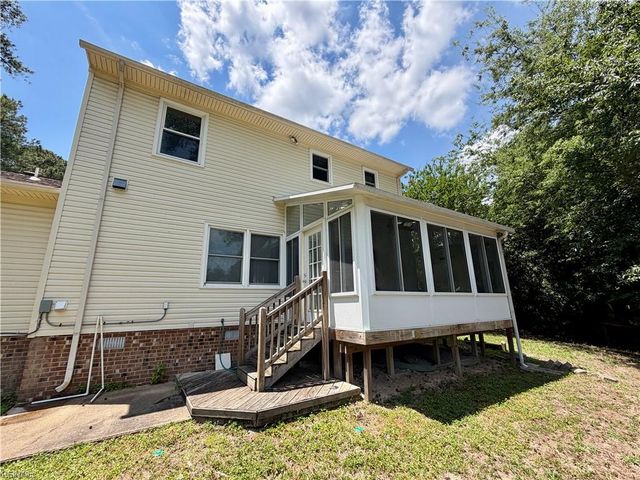 5 Sunset Ct, Portsmouth, VA 23703