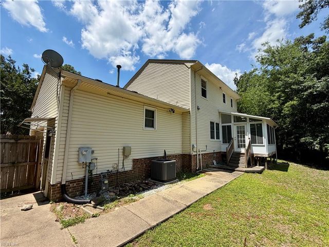 5 Sunset Ct, Portsmouth, VA 23703