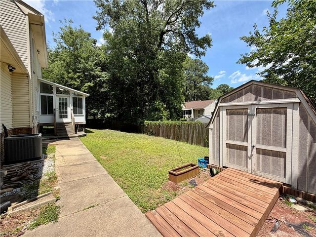 5 Sunset Ct, Portsmouth, VA 23703