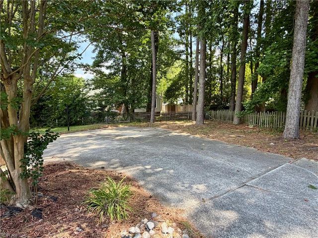5 Sunset Ct, Portsmouth, VA 23703