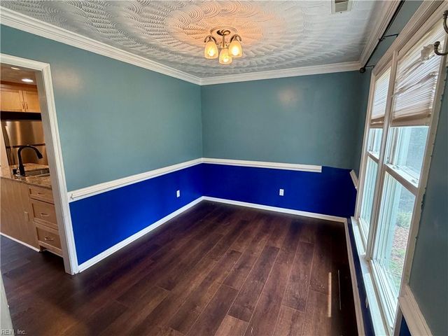 5 Sunset Ct, Portsmouth, VA 23703