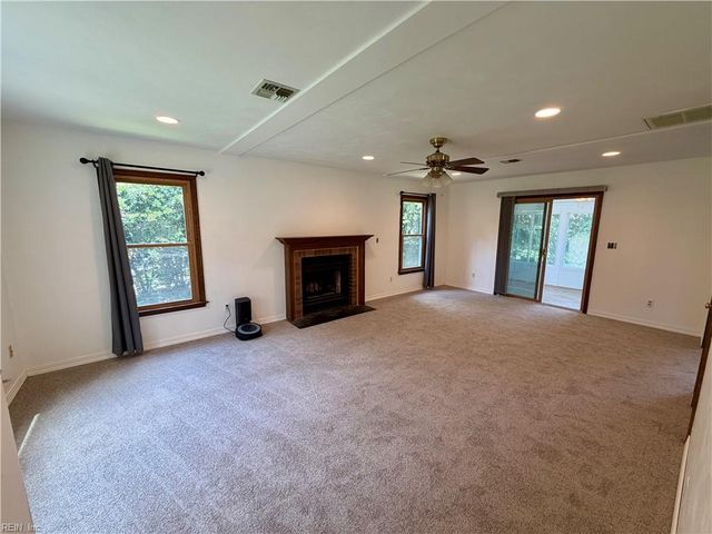 5 Sunset Ct, Portsmouth, VA 23703
