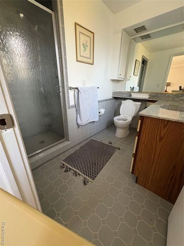 646 Peach Tree Lane, Grosse Pointe Woods, MI 48236