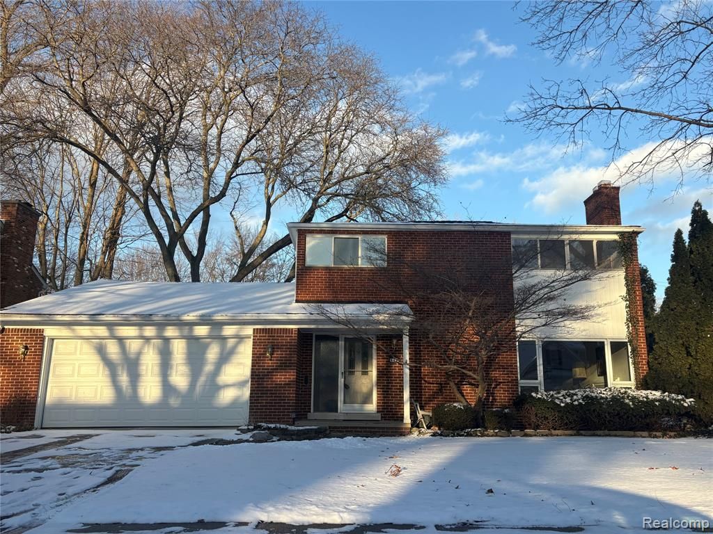 646 Peach Tree Lane, Grosse Pointe Woods, MI 48236