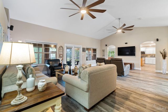 1142 Maskoke Dr, Cantonment, FL 32533
