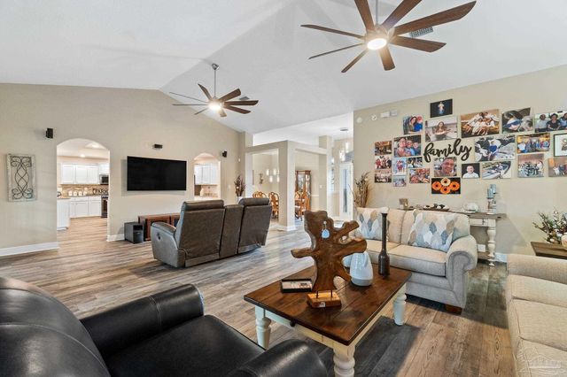 1142 Maskoke Dr, Cantonment, FL 32533