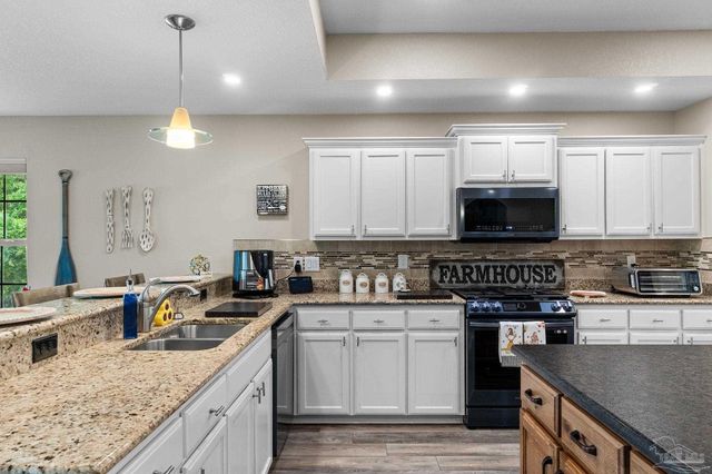 1142 Maskoke Dr, Cantonment, FL 32533
