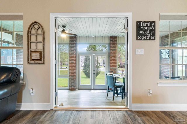1142 Maskoke Dr, Cantonment, FL 32533
