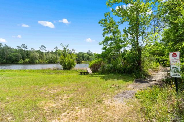1142 Maskoke Dr, Cantonment, FL 32533