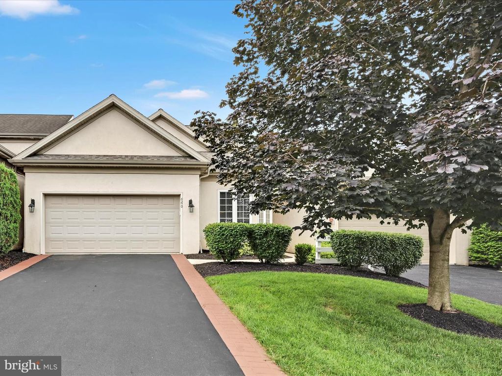 660 WOODFIELD DR, Lititz, PA 17543