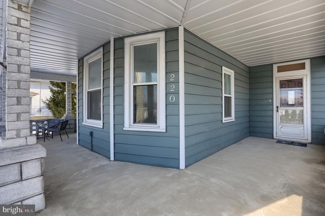 220 W MAIN ST, Newmanstown, PA 17073