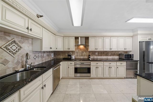 1512 Palisade Avenue 19A, Fort Lee, NJ 07024