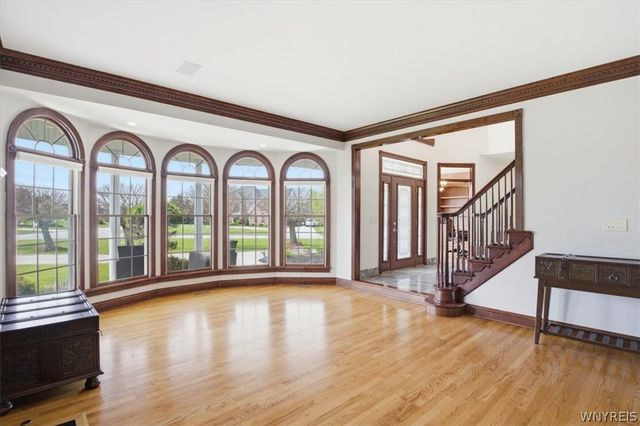 5559 Oakdale Lane, Clarence, NY 14221