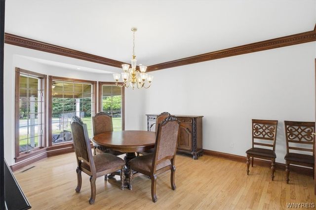 5559 Oakdale Lane, Clarence, NY 14221