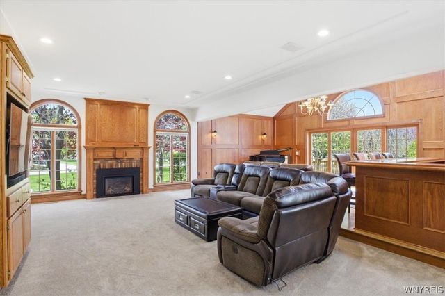 5559 Oakdale Lane, Clarence, NY 14221