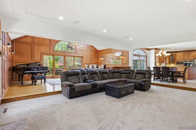 5559 Oakdale Lane, Clarence, NY 14221