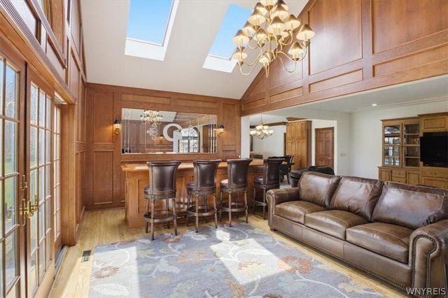 5559 Oakdale Lane, Clarence, NY 14221