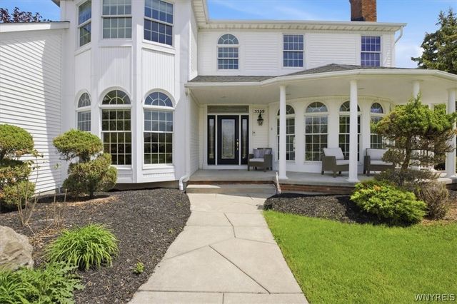 5559 Oakdale Lane, Clarence, NY 14221