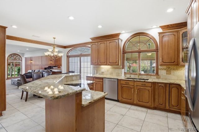 5559 Oakdale Lane, Clarence, NY 14221