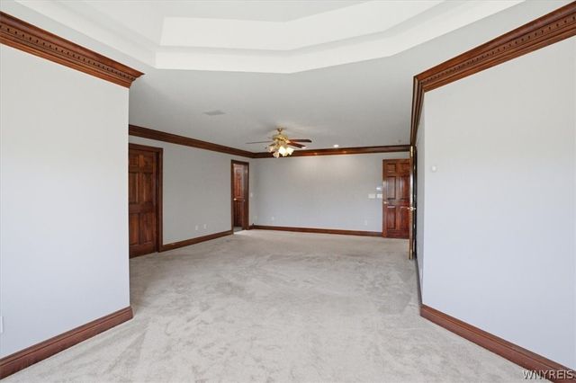 5559 Oakdale Lane, Clarence, NY 14221