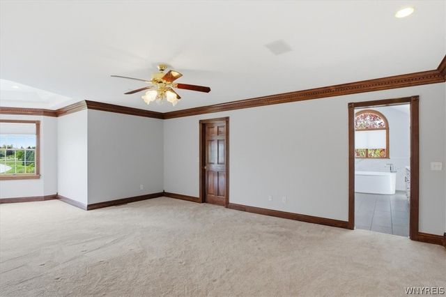 5559 Oakdale Lane, Clarence, NY 14221