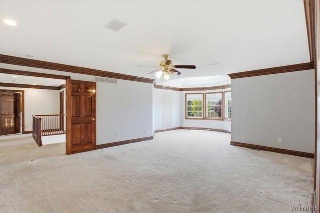 5559 Oakdale Lane, Clarence, NY 14221