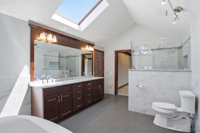 5559 Oakdale Lane, Clarence, NY 14221