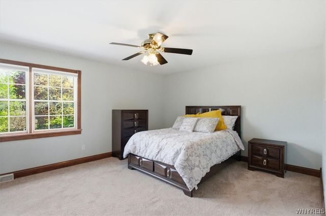 5559 Oakdale Lane, Clarence, NY 14221