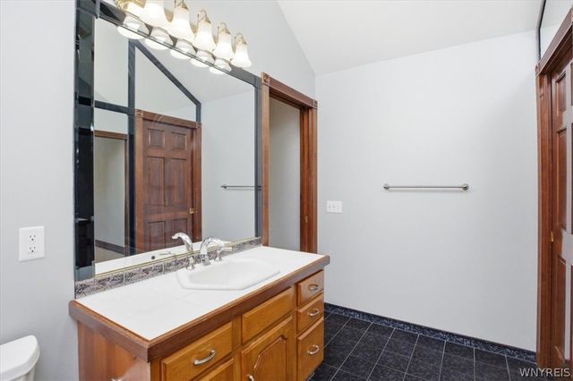 5559 Oakdale Lane, Clarence, NY 14221