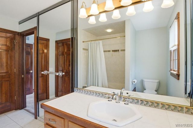 5559 Oakdale Lane, Clarence, NY 14221