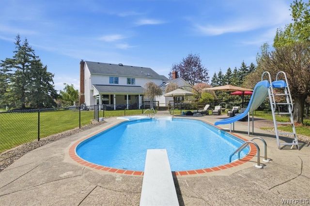 5559 Oakdale Lane, Clarence, NY 14221