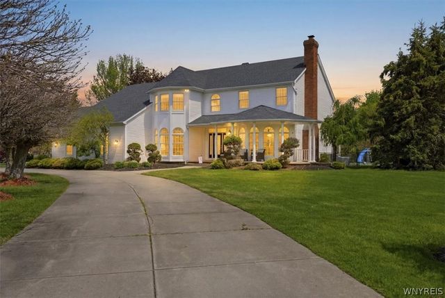 5559 Oakdale Lane, Clarence, NY 14221
