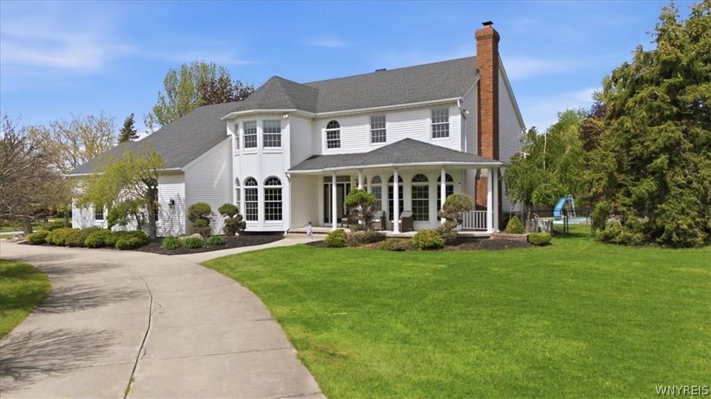 5559 Oakdale Lane, Clarence, NY 14221