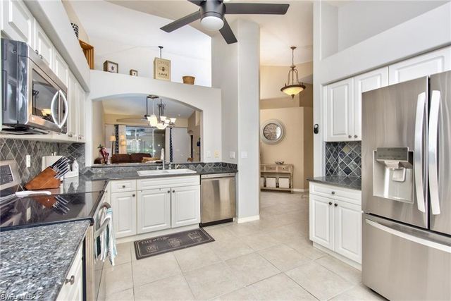 8207 Ibis Cove CIR Y, Naples, FL 34119