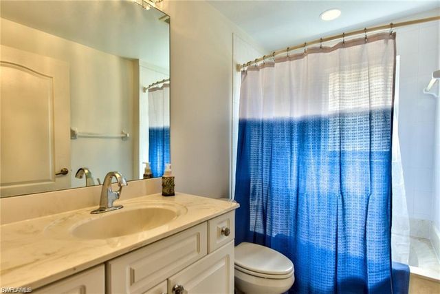 8207 Ibis Cove CIR Y, Naples, FL 34119