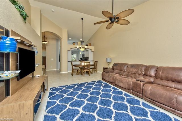 8207 Ibis Cove CIR Y, Naples, FL 34119
