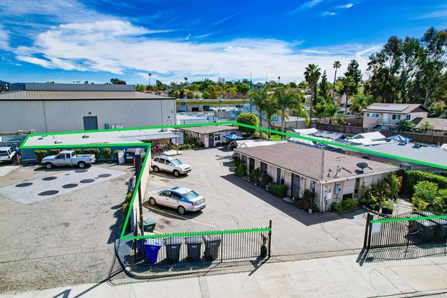 467 Melrose Dr, Vista, CA 92083