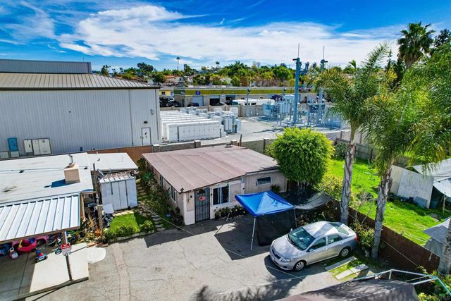 467 Melrose Dr, Vista, CA 92083