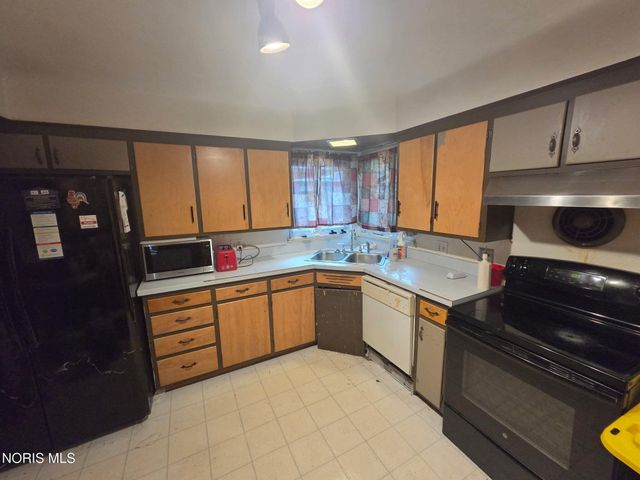 1009 Nela Parkway, Toledo, OH 43615