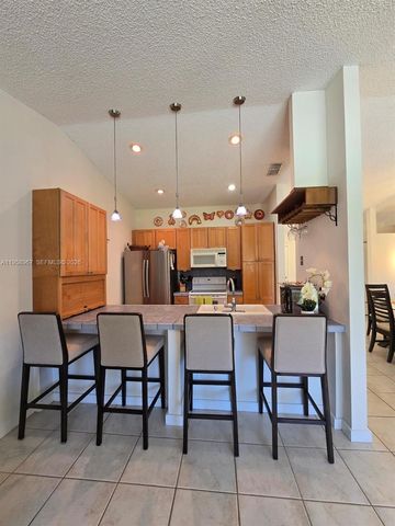 5 Rogart Cir, Boynton Beach, FL 33426