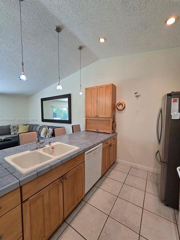 5 Rogart Cir, Boynton Beach, FL 33426