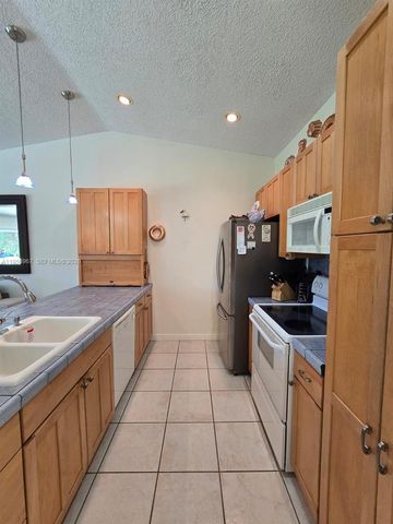 5 Rogart Cir, Boynton Beach, FL 33426