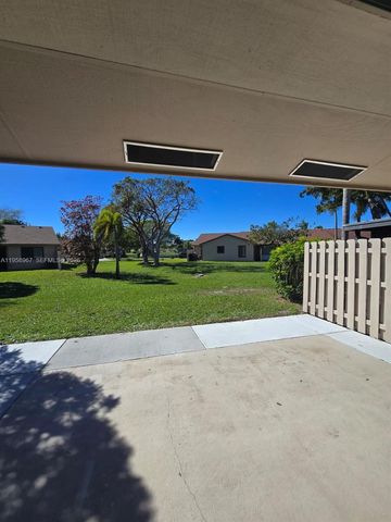 5 Rogart Cir, Boynton Beach, FL 33426