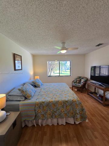 5 Rogart Cir, Boynton Beach, FL 33426