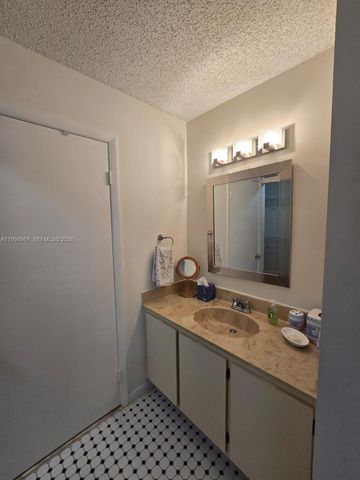 5 Rogart Cir, Boynton Beach, FL 33426