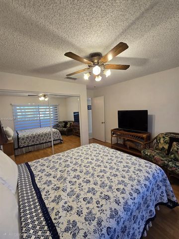 5 Rogart Cir, Boynton Beach, FL 33426