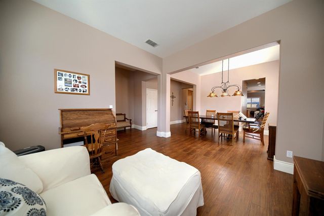 561 Branding Iron St, Oakdale, CA 95361