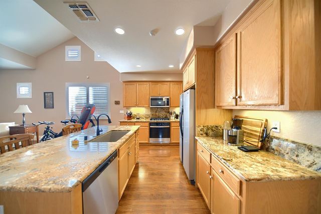 561 Branding Iron St, Oakdale, CA 95361