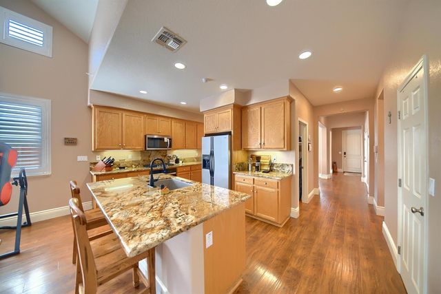 561 Branding Iron St, Oakdale, CA 95361